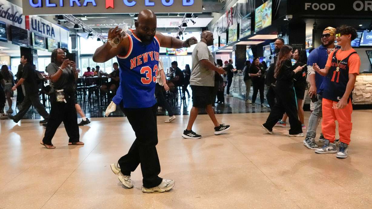 A New York Knicks fan arrives prior to Game 1 of the NBA Finals basketball series against the San Antonio Spurs, Wednesday, June 3, 2026, in San Antonio.