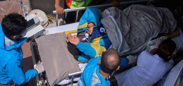 Family questions rescue efforts for Sherpa guide found alive on Everest