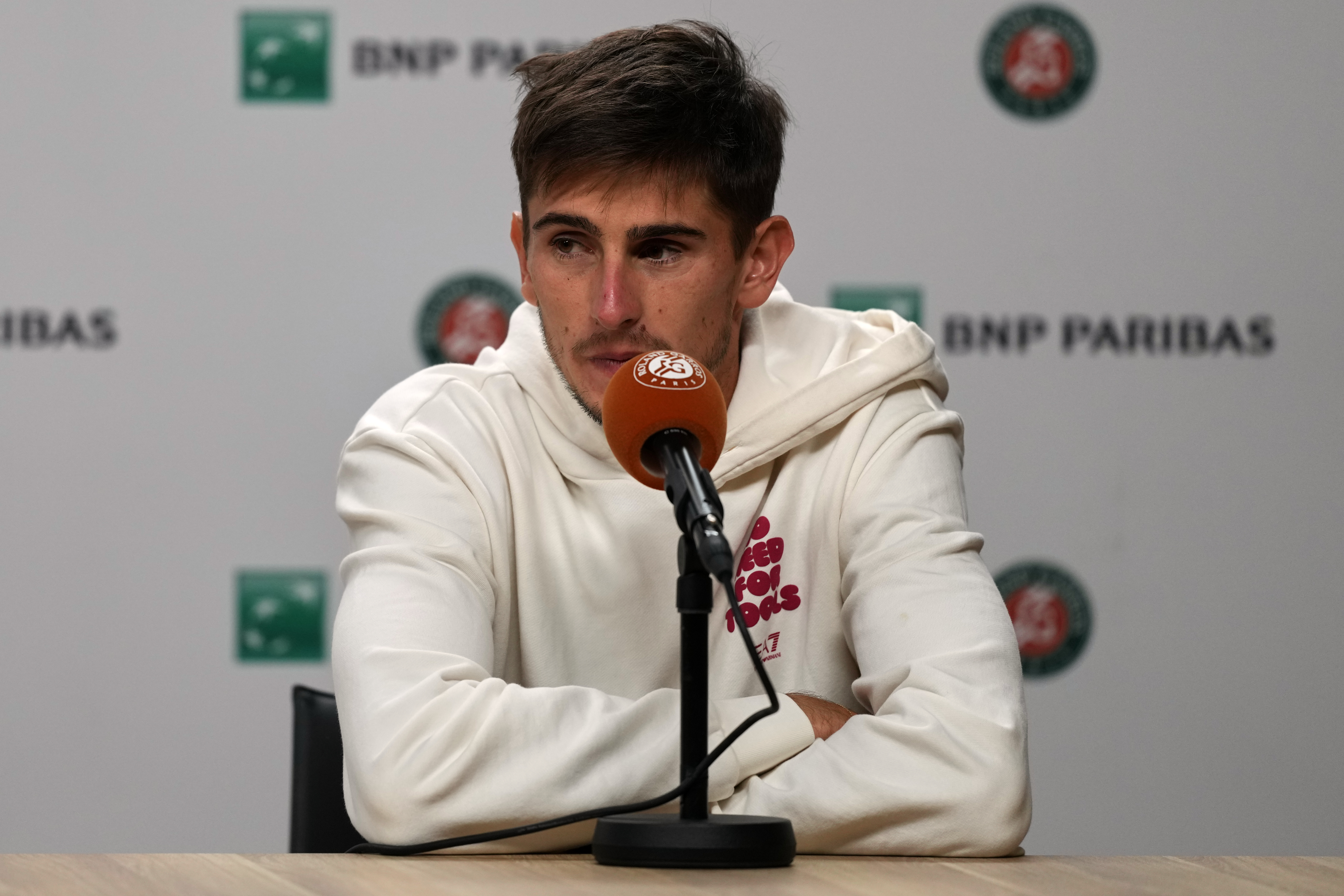 Sick and sleepless Arnaldi pulls out of French Open semifinal after night of vomiting