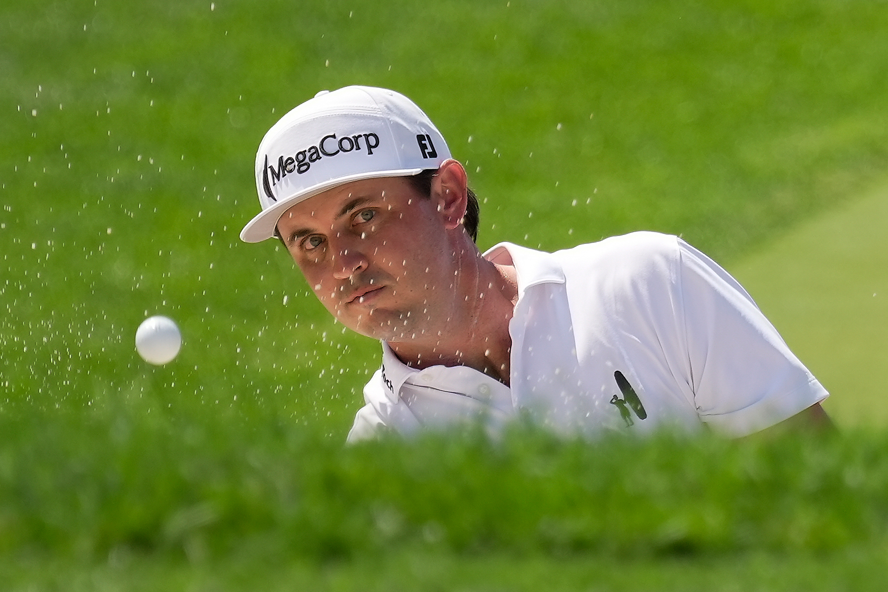J.T. Poston handles the wind at Memorial for low round of tournament and the lead