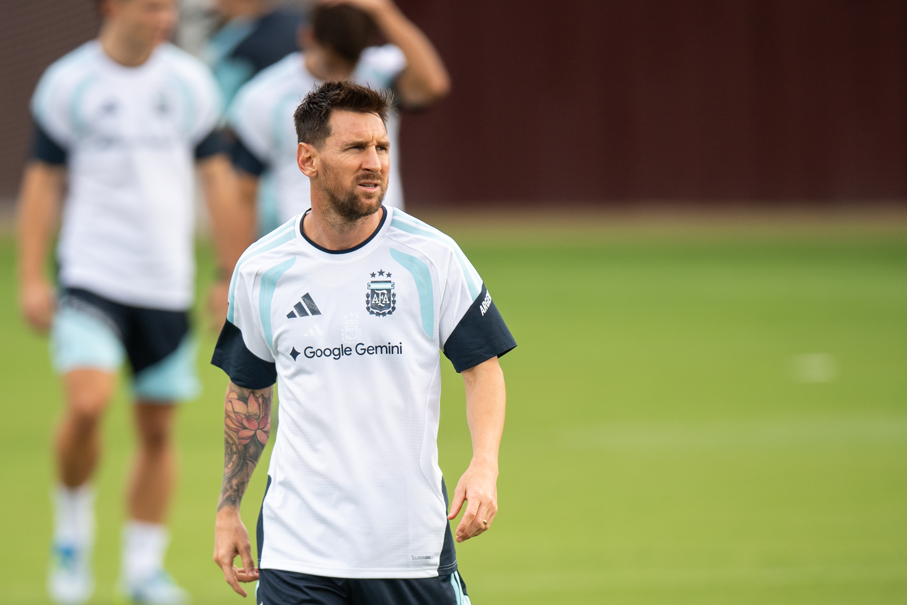 Messi sits out Argentina's friendly against Honduras while managing muscle fatigue, hamstring strain