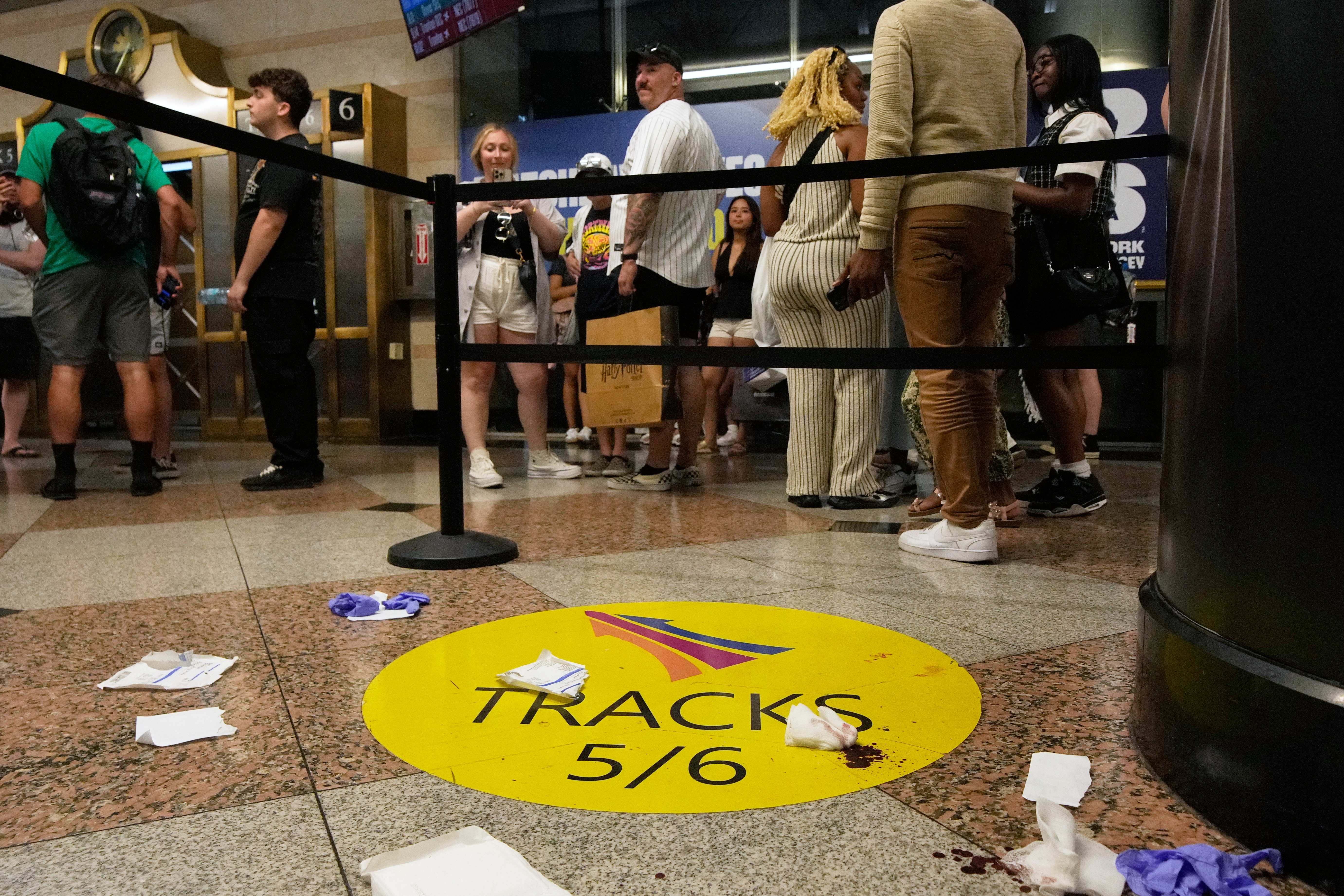 5 people hurt in stabbings at New York's Penn Station with a suspect in custody, authorities say