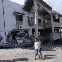 7.8 magnitude quake in the Philippines kills at least 32, sparks tsunami