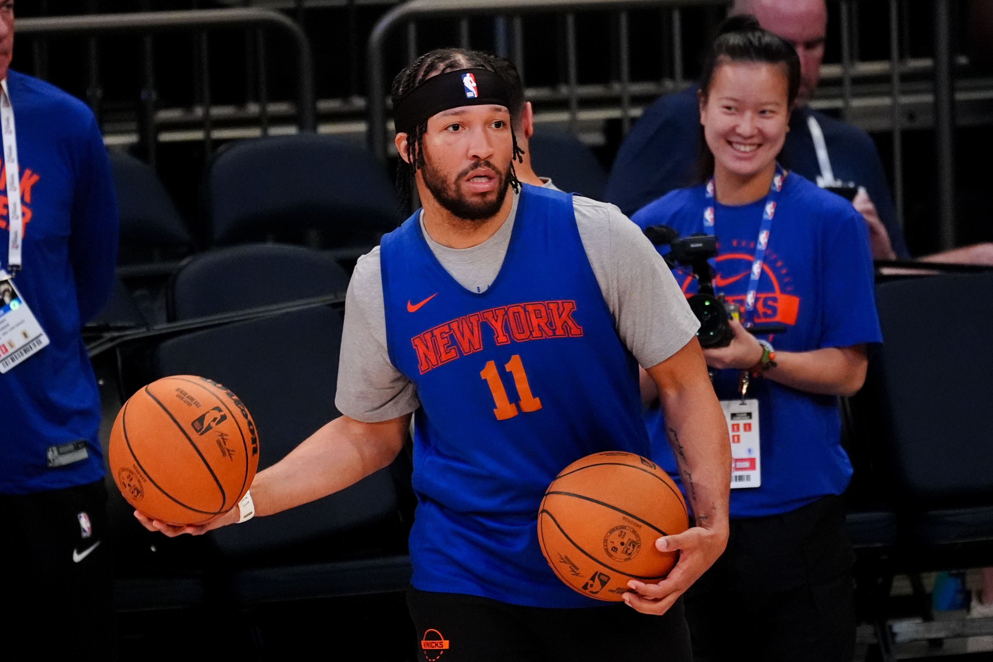 Victor Wembanyama carries Spurs to 115-111 win that cuts Knicks' NBA Finals lead to 2-1