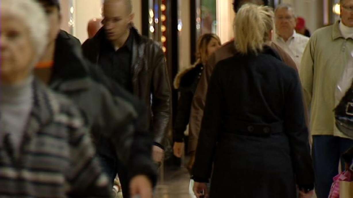 Shoppers crowd stores to get last-minute gifts