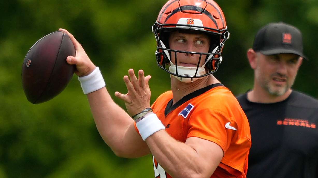 Cincinnati Bengals' quarterback Joe Burrow throws a pass during the NFL football team's practice in Cincinnati, Tuesday, June 9, 2026.