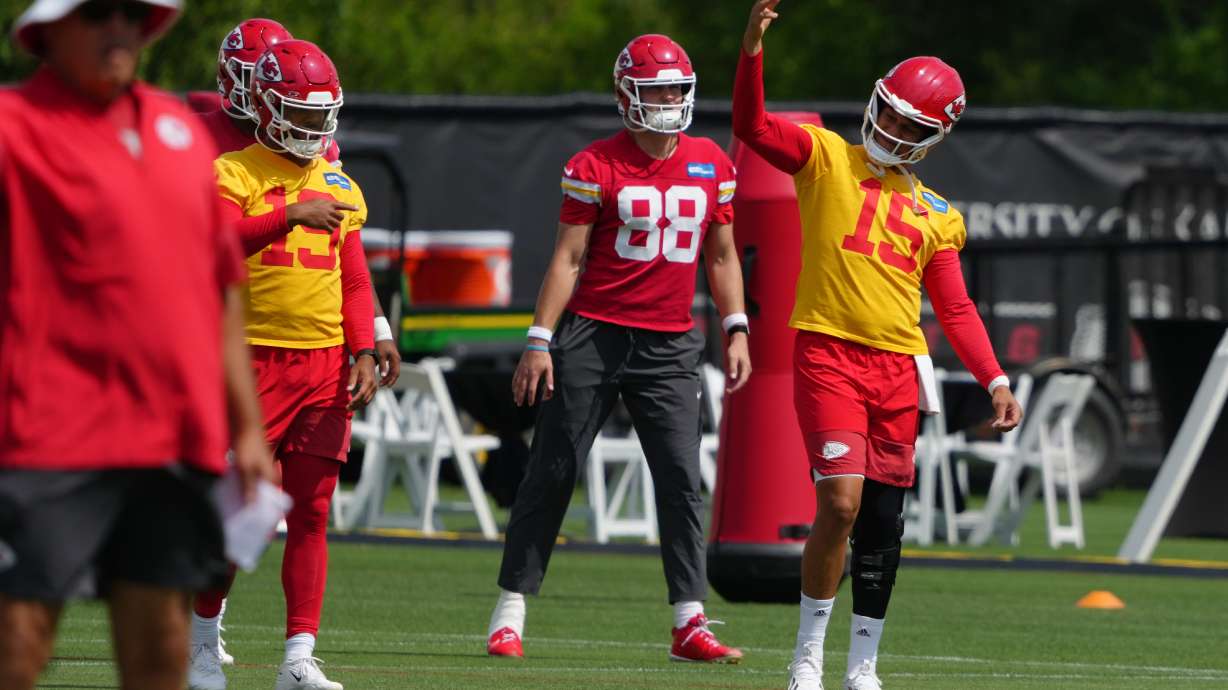 Kansas City Chiefs quarterback Patrick Mahomes (15) signals teammates during the NFL football team's practice Wednesday, June 10, 2026, in Kansas City, Mo.