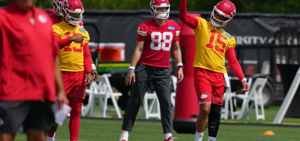 Chiefs lock in Patrick Mahomes through 2033 with a $504.75M reworked deal, AP source says
