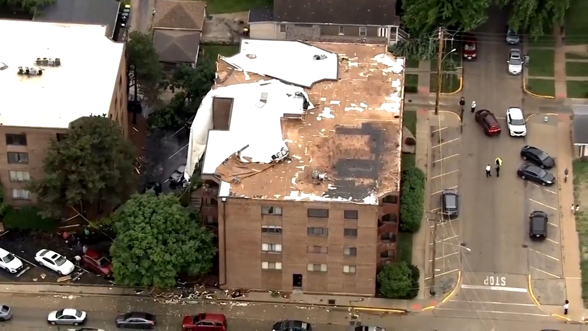 Hundreds of thousands without power after Midwest storms, while East Coast braces for high heat