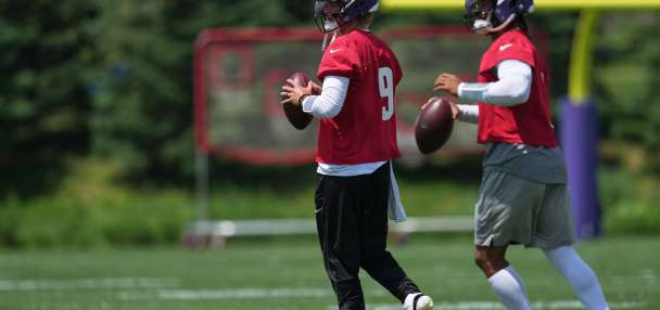 Vikings to start training camp with the Murray-McCarthy turn-taking at QB before declaring a starter