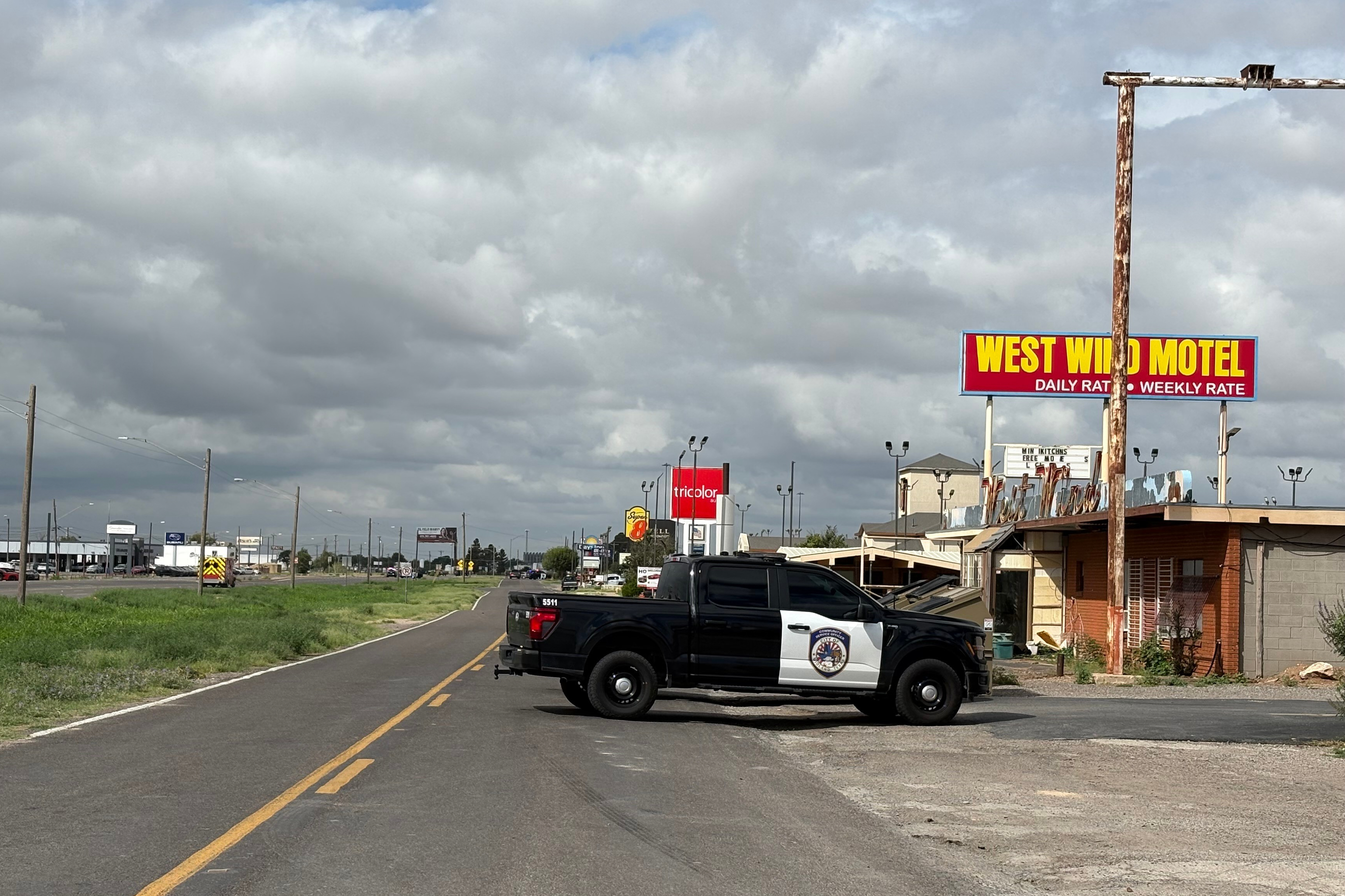 Suspect dead after Texas shooting kills 1 and leaves 9 others in the hospital, police say
