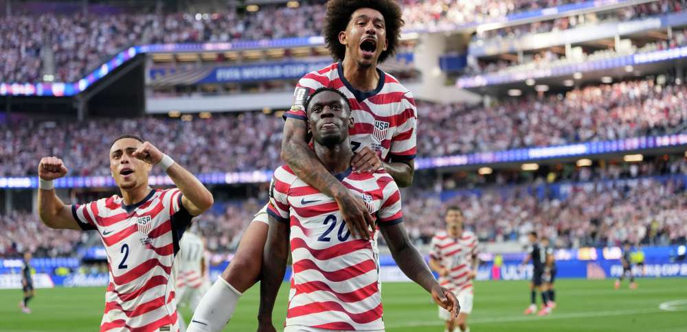 US opens its home World Cup with a dynamic 4-1 victory over Paraguay, sparked by Balogun's 2 goals