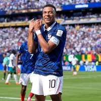 Kylian Mbappé sparks France with two goals in 3-1 win over Senegal at the World Cup