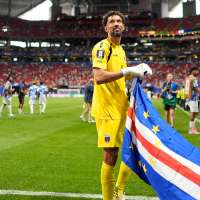 Cape Verde's Vozinha becomes an Instagram sensation thanks to his saves and a streamer's push