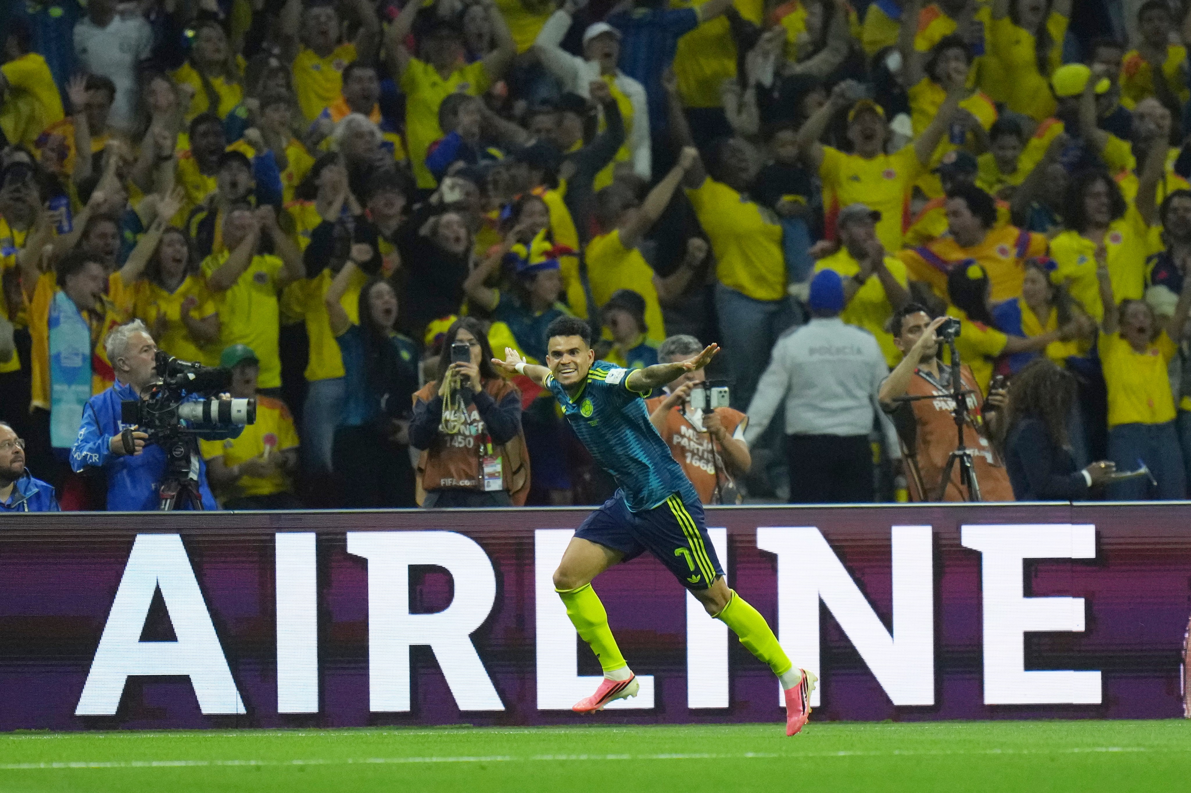 Luis Díaz sparks Colombia to a 3-1 win over Uzbekistan in its World Cup opener