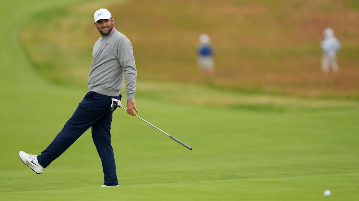 Scottie Scheffler reacts after missing a putt on the third hole during the first round of the U.S. Open golf tournament at Shinnecock Hills Golf Club in Southampton, N.Y., Thursday, June 18, 2026.