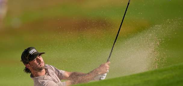 Amateur Ryder Cowan takes the early lead and is tied for second in a strong US Open debut