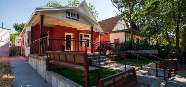 A game changer? Salt Lake City pizzarium tests state's new liquor waiver