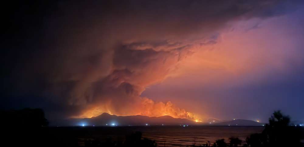 Eureka evacuations remain in place as crews continue to fight 22,000-acre wildfire