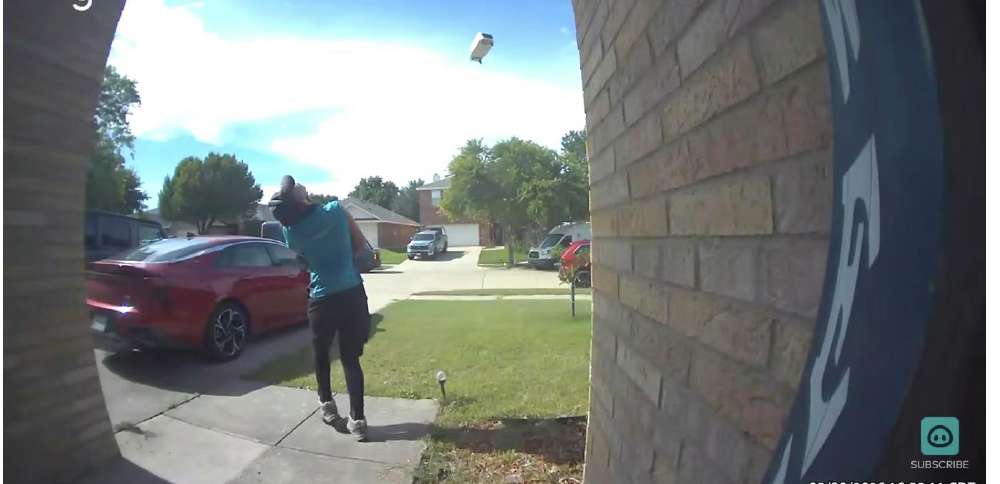 Have You Seen This? Robot delivery vs. human delivery