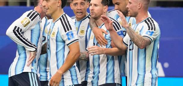 Messi sets World Cup scoring record as defending champion Argentina advances to knockout stage