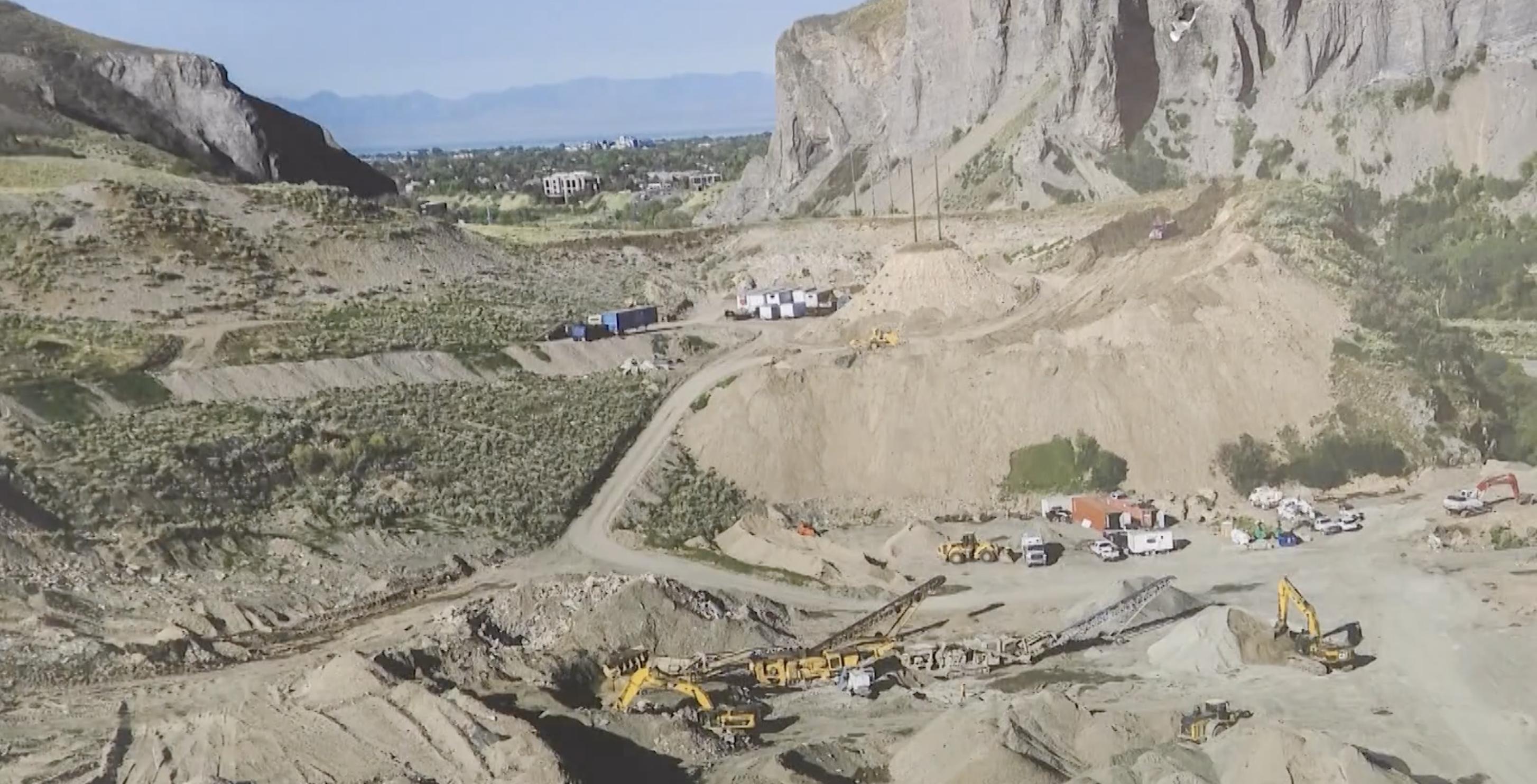 Does the Vesper Amphitheater follow Provo's hillsides and canyons preservation guidelines? 