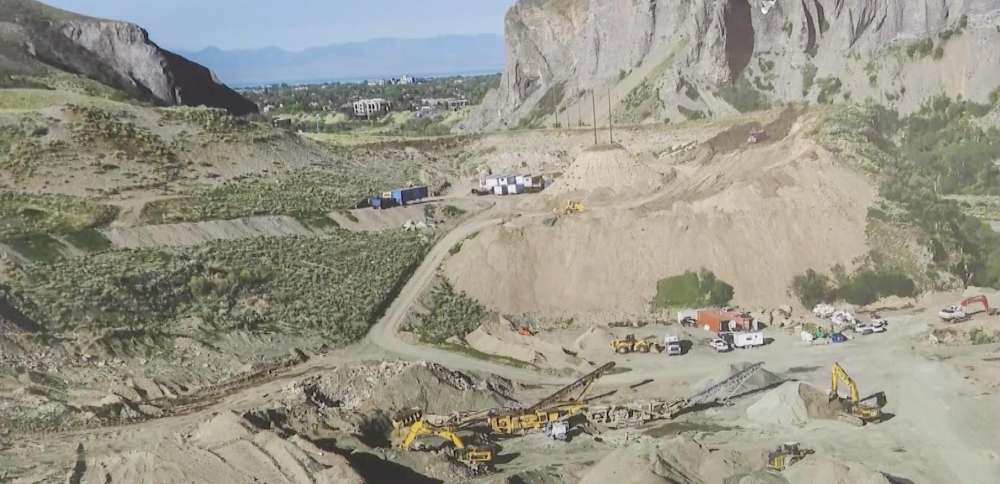Does the Vesper Amphitheater follow Provo's hillsides and canyons preservation guidelines?