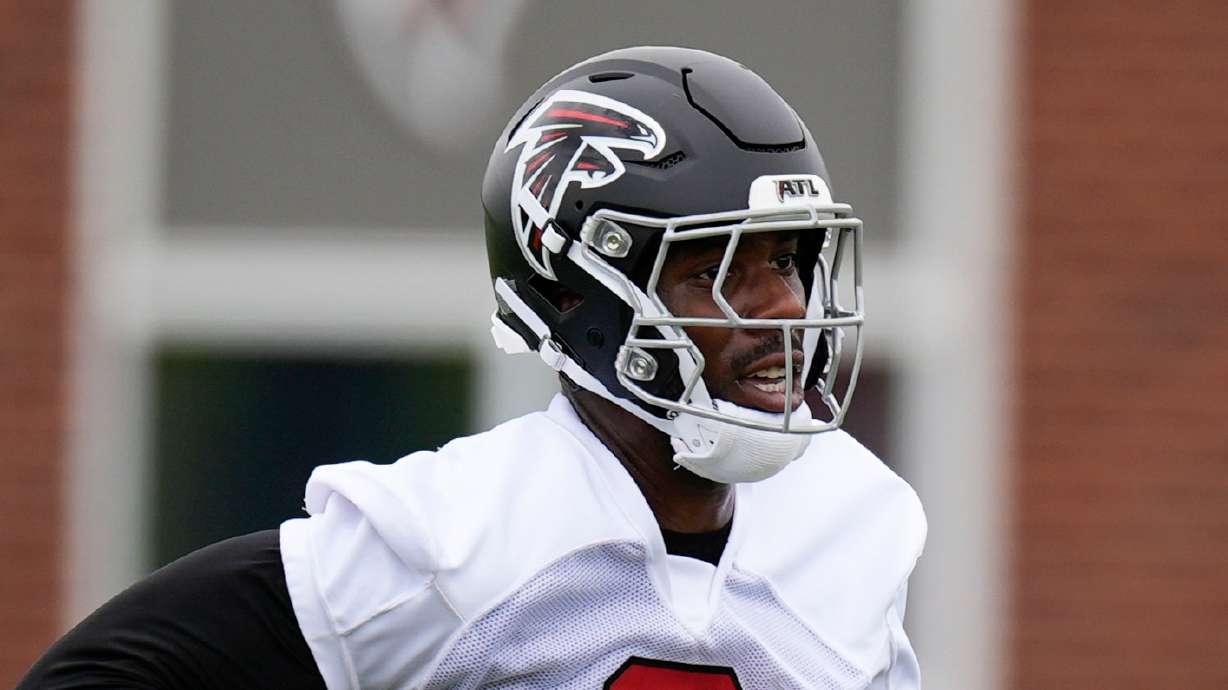 Atlanta Falcons tight end Kyle Pitts Sr. works out during NFL football practice, Monday, June 8, 2026, in Flowery Branch, Ga.