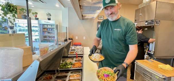 Ogden restaurateur promotes healthy eating with $3.95 curry bowls