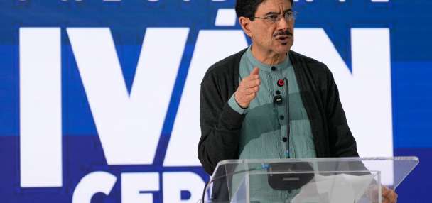 Trump-endorsed de la Espriella declared winner of Colombia's presidential runoff election