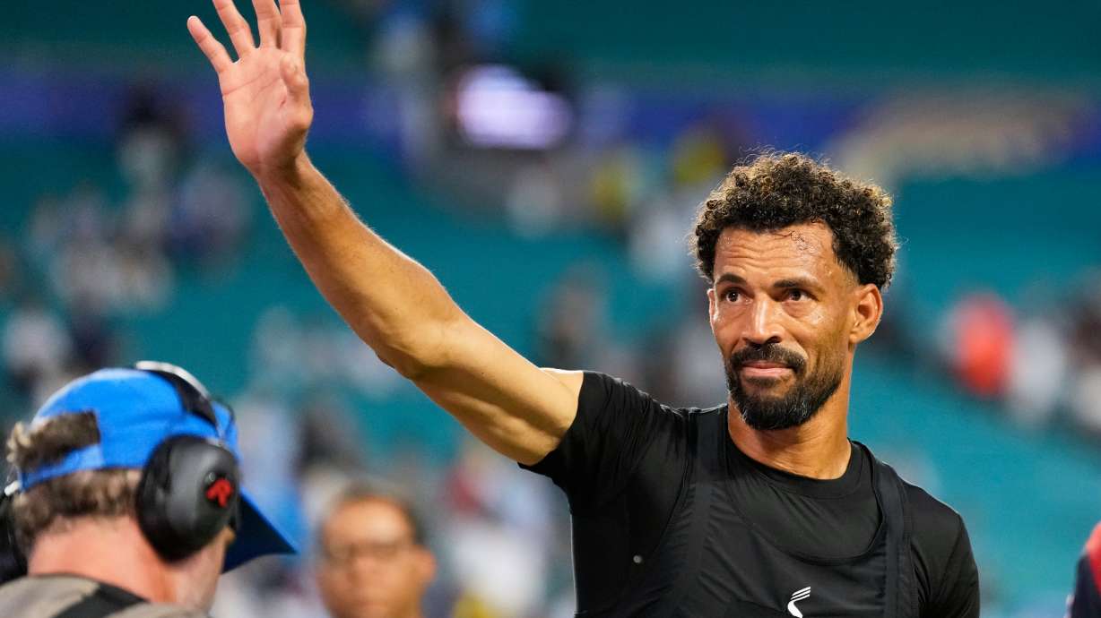 Cape Verde goalkeeper Vozinha waves to supporters following the World Cup Group H soccer match between Uruguay and Cape Verde in Miami Gardens, Fla., Sunday, June 21, 2026.