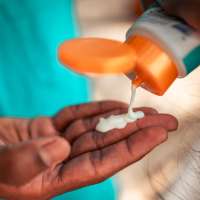 New report finds few sunscreens meet safety standards