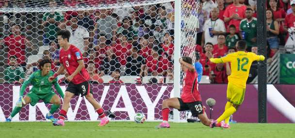 South Africa reaches World Cup knockout round for 1st time with 1-0 win over South Korea