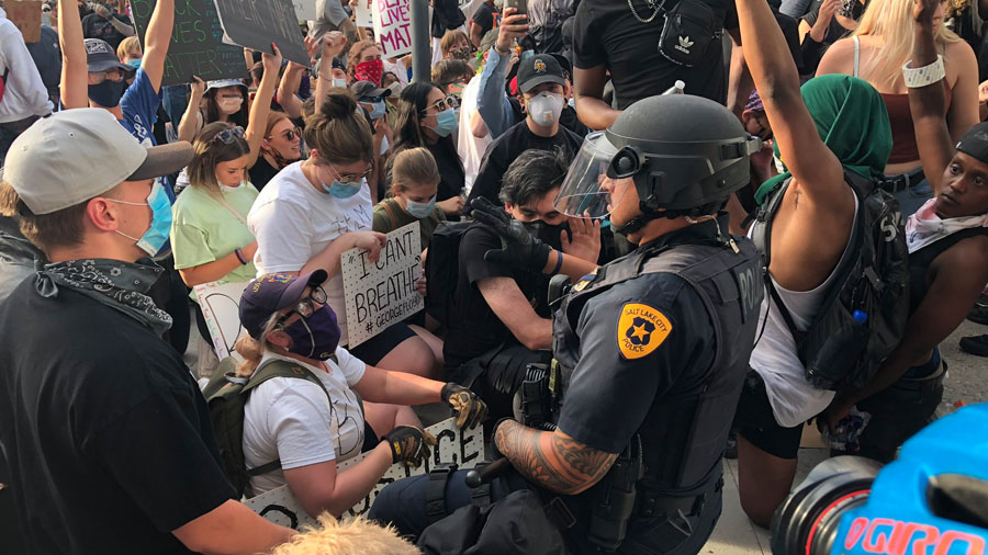 SLC Police, Protesters Come Together To Prevent Violence | KSL.com
