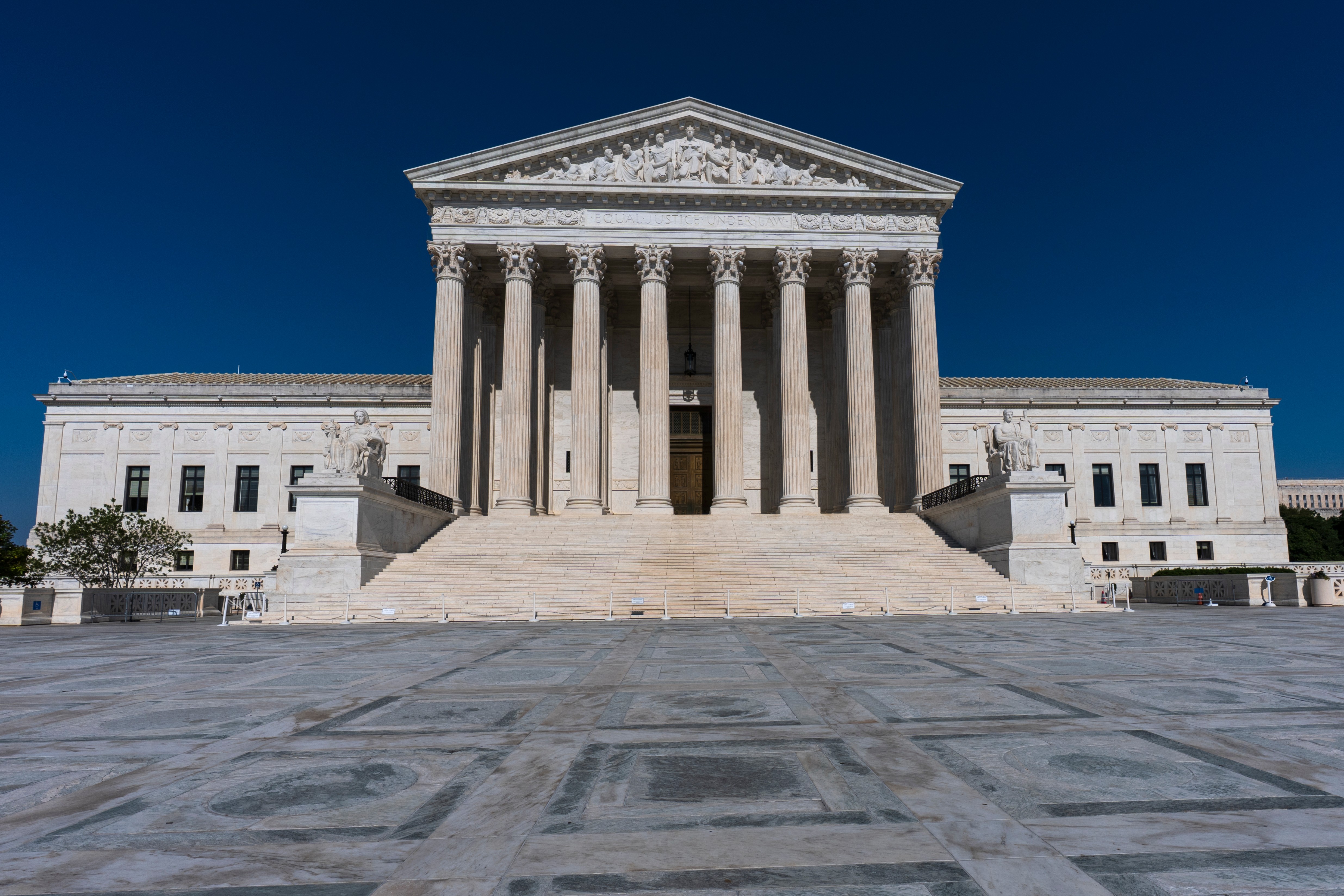 SCOTUS strikes down Hawaii law requiring permission to carry guns in stores and hotels