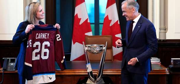 Victoire's Marie-Philip Poulin played through a torn ACL and is set for surgery in July
