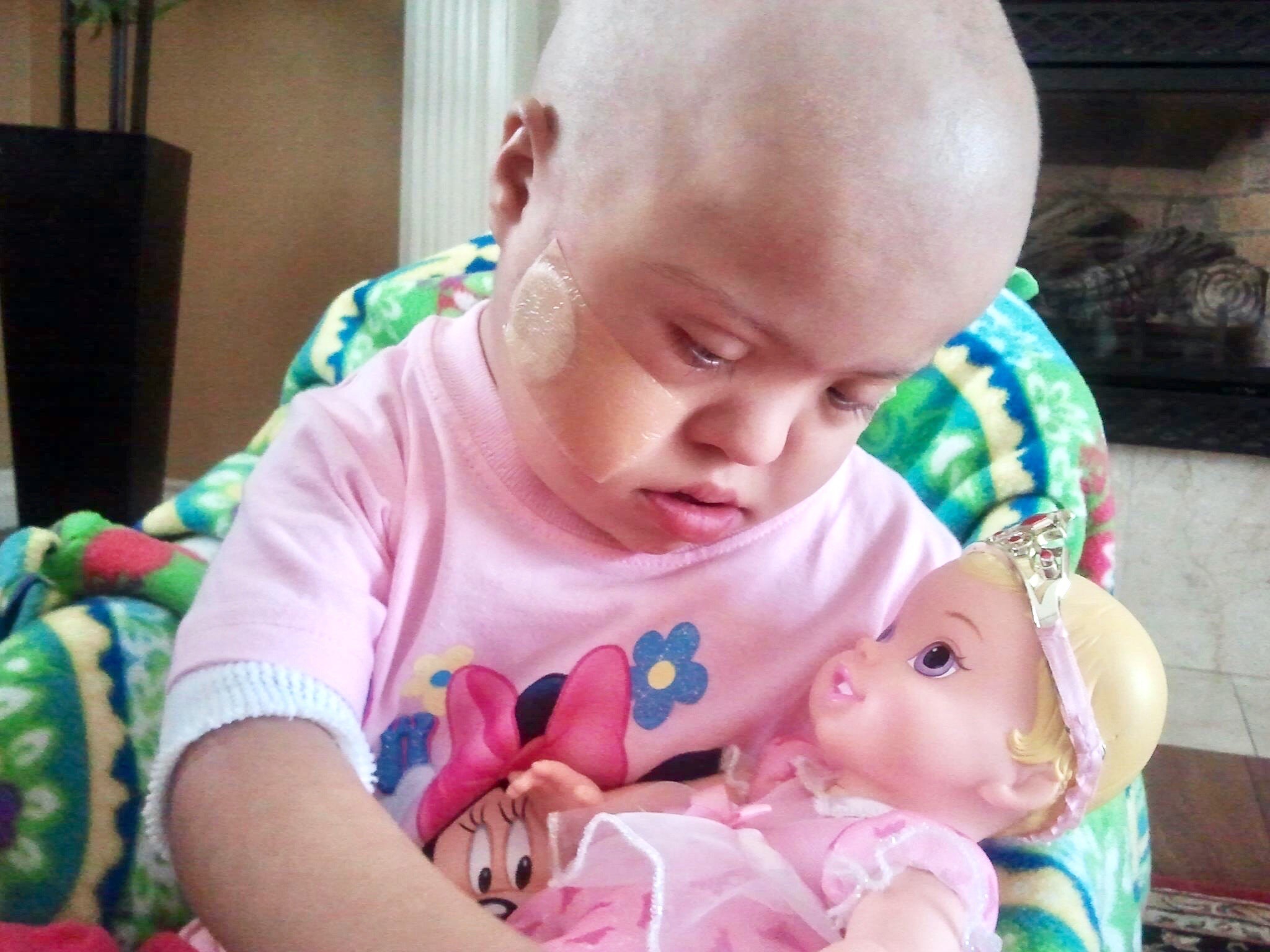 Girl with leukemia uses music and arts program to help her fight