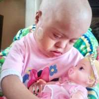 Girl with leukemia uses music and arts program to help her fight
