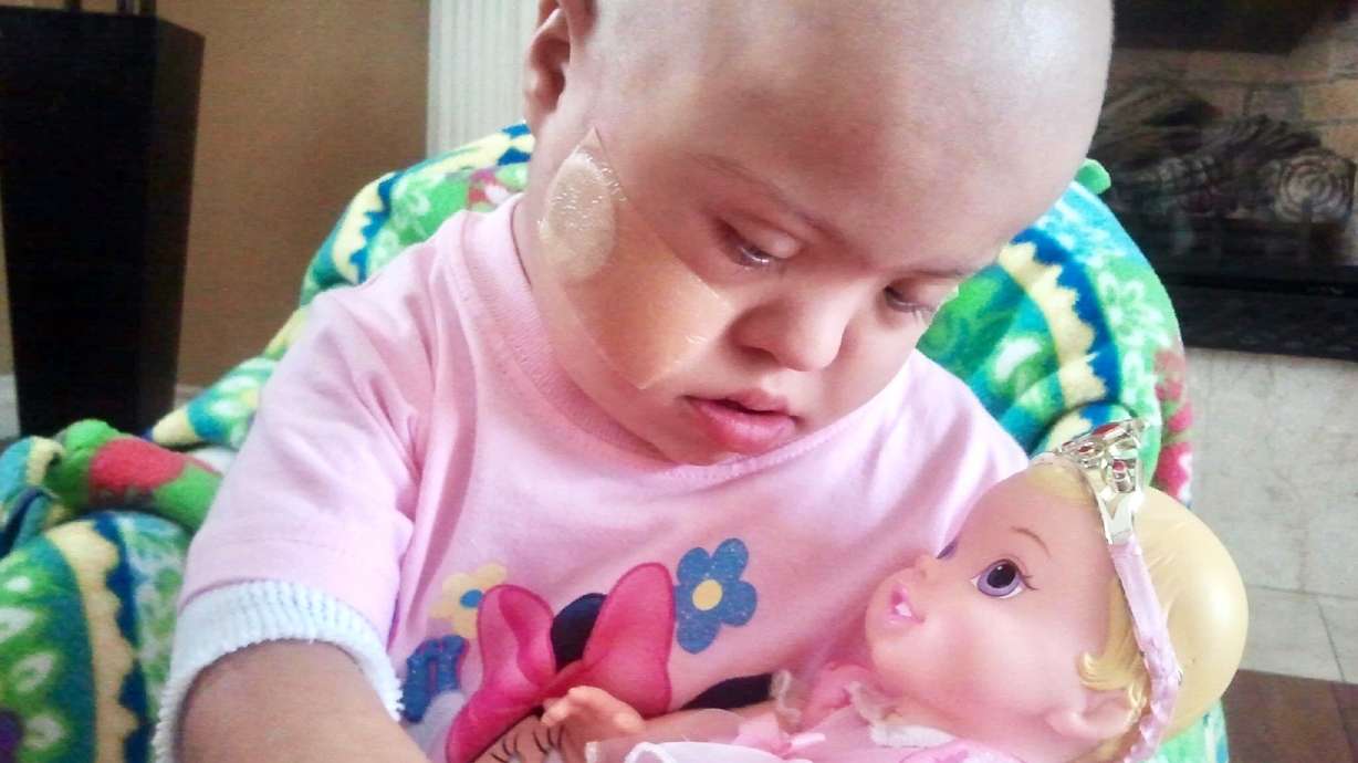 Girl with leukemia uses music and arts program to help her fight