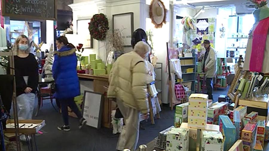 Sales up as last-minute holiday shoppers return to stores | KSL.com