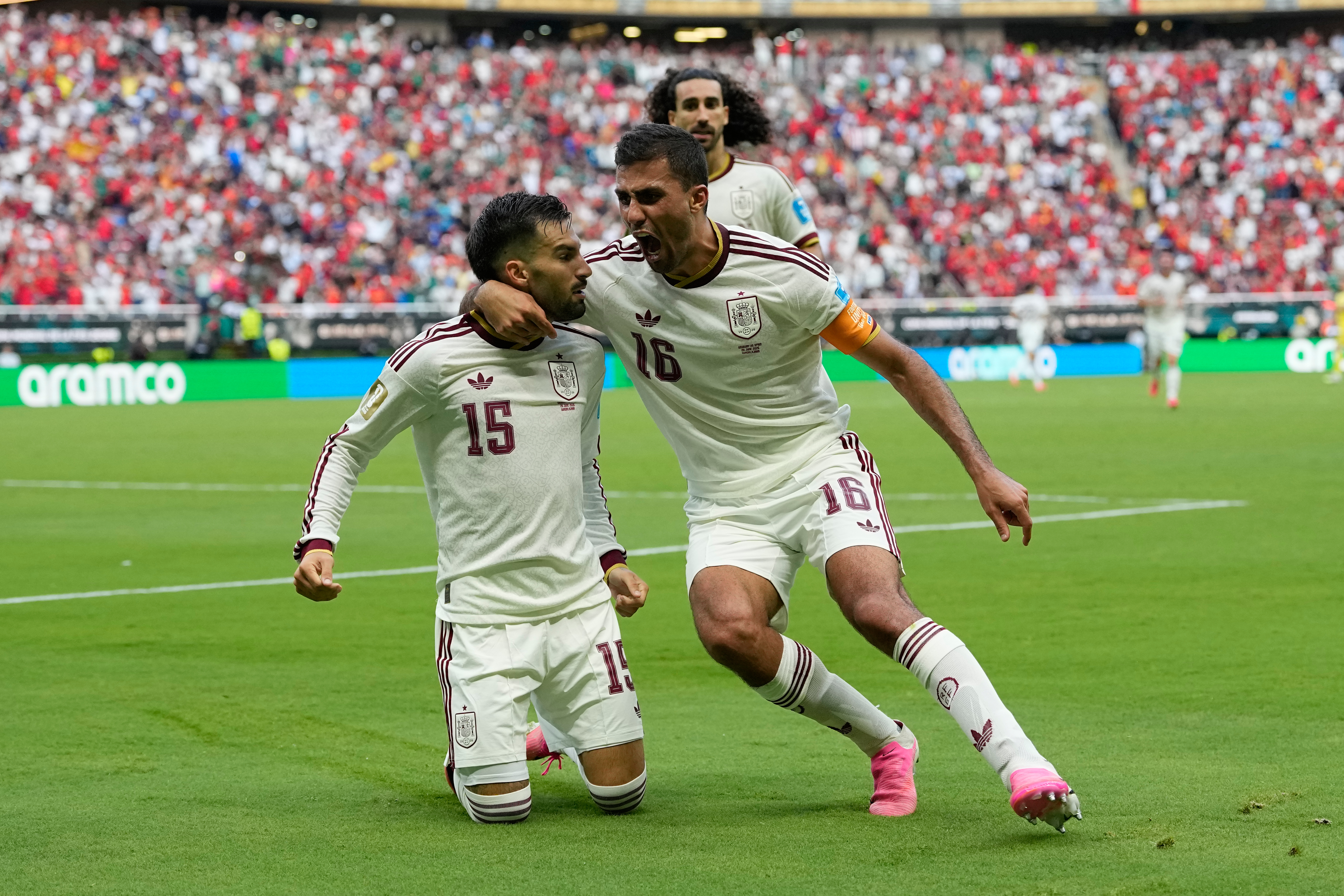 Spain wins World Cup group, beating Uruguay 1-0 as Muslera's error sends 2-time champion home