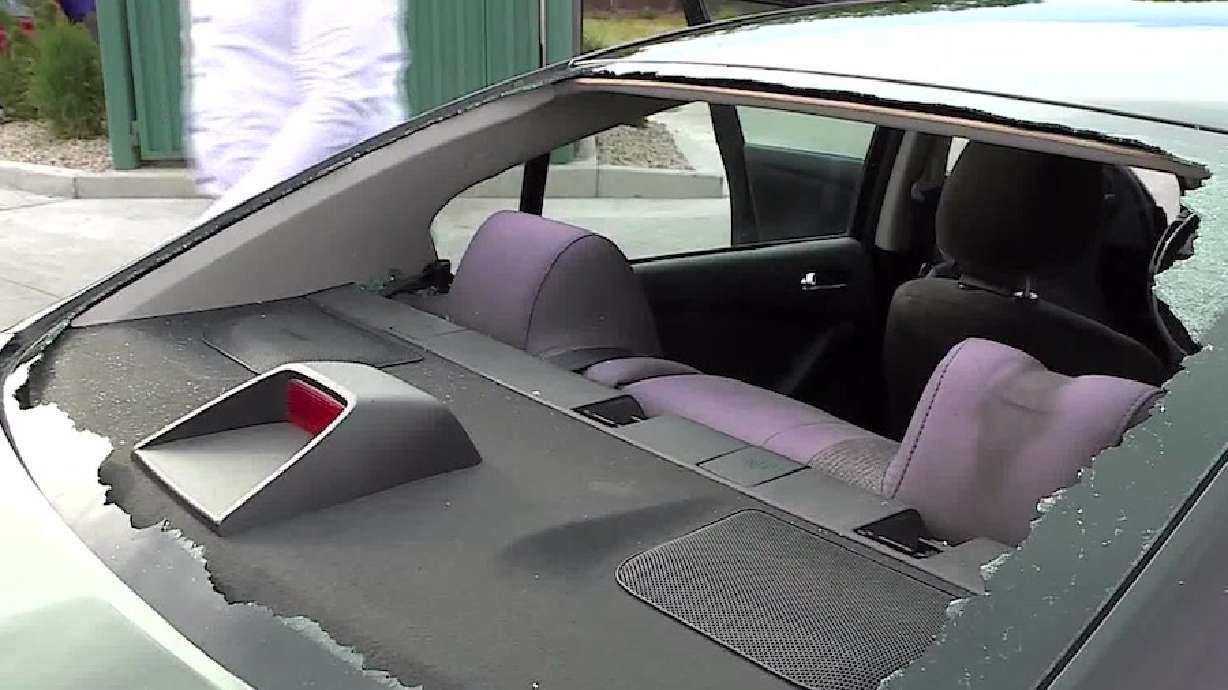 3 people injured, 4 cars damaged after trip through car wash
