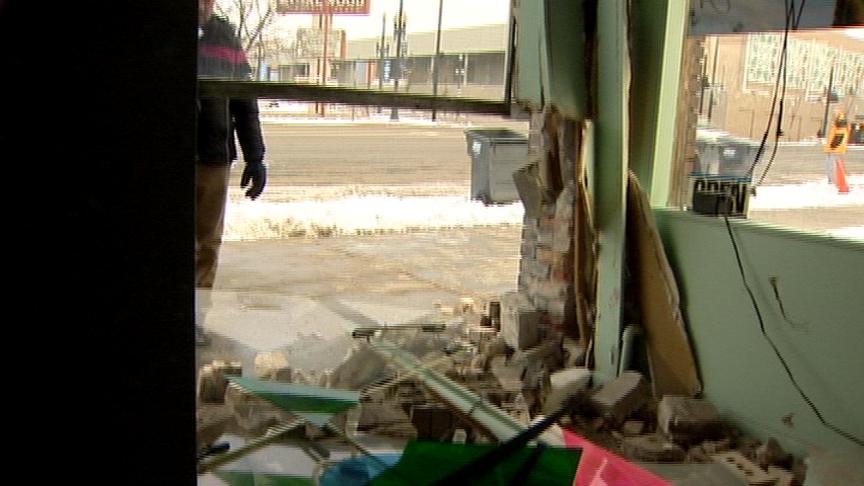 Downtown restaurant hoping to reopen tonight