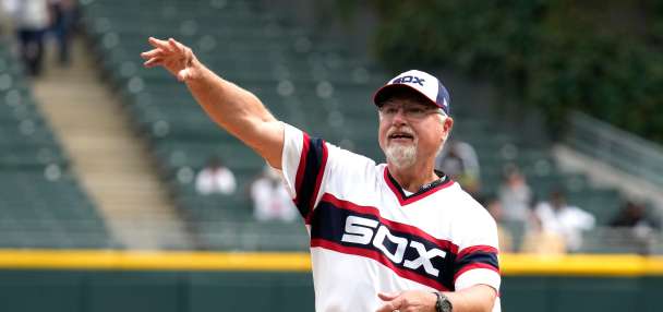 White Sox chairman Reinsdorf officiates wedding of former Rookie of Year Kittle during game