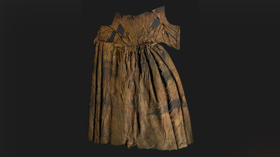 stunning silver wedding dress recovered from 17th century shipwreck WATCH | Unbelievable: 360 year-old wedding dress recovered from shipwreck