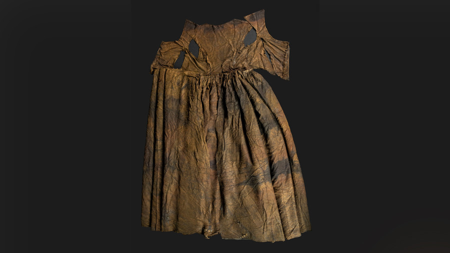 stunning silver wedding dress recovered from 17th century shipwreck WATCH | Unbelievable: 360 year-old wedding dress recovered from shipwreck