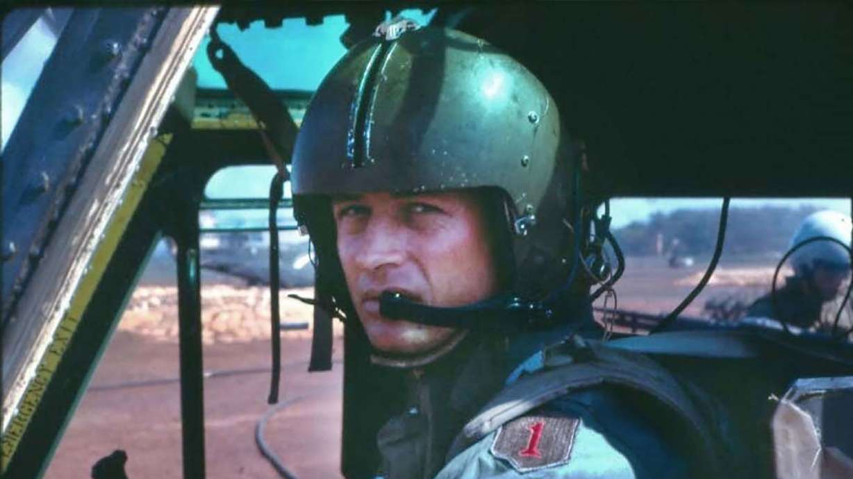 Helicopter pilot receives Medal of Honor for daring rescue during Vietnam War