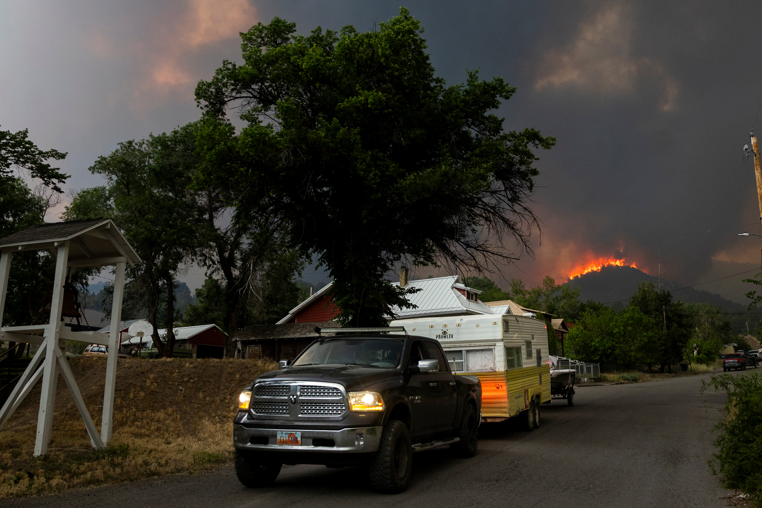 Wildfire evacuees in Eureka, Mammoth and Silver City allowed to return home