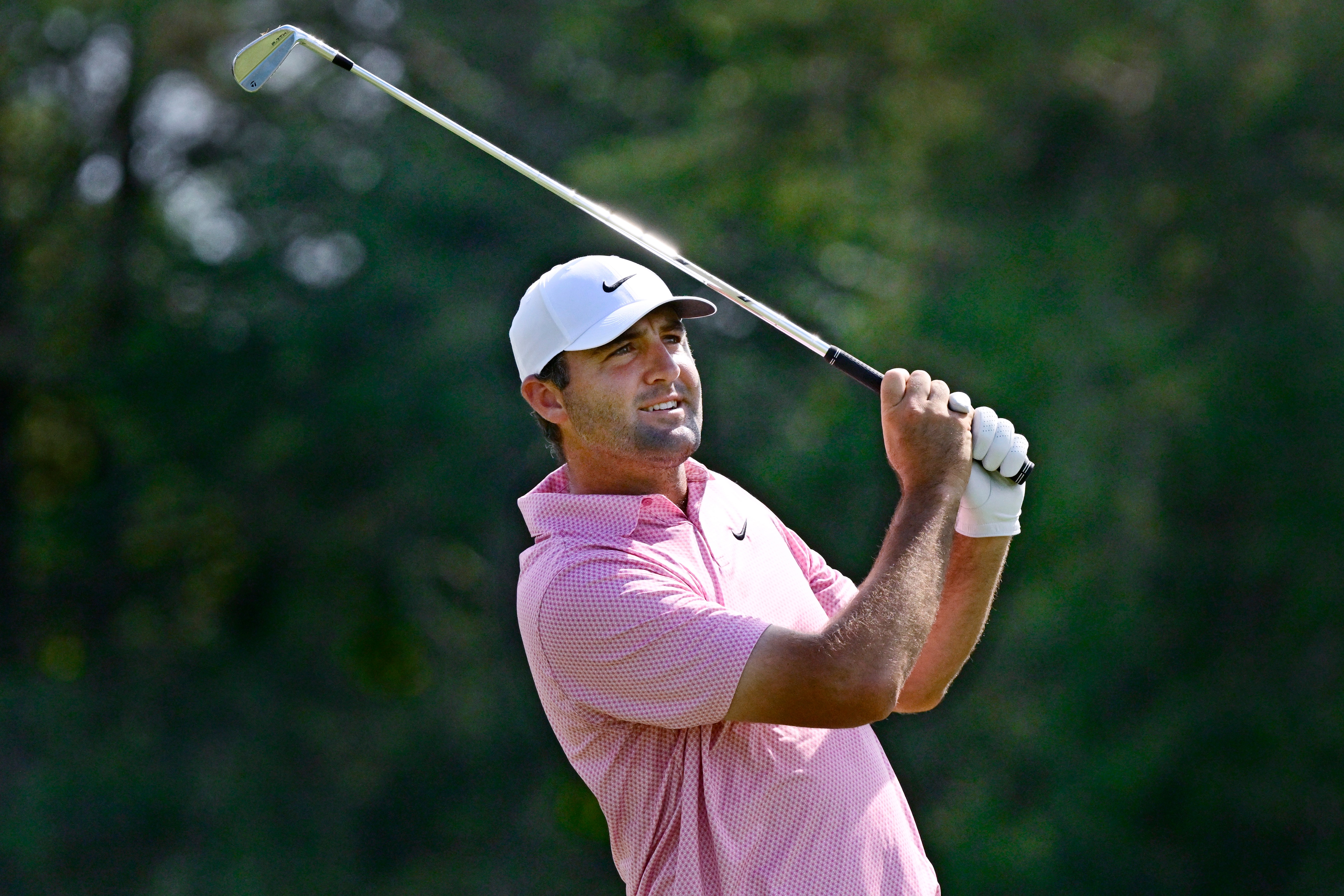 Scheffler makes clutch putt to force Monday playoff against Hovland in Travelers Championship