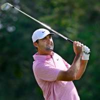 Scheffler makes clutch putt to force Monday playoff against Hovland in Travelers Championship
